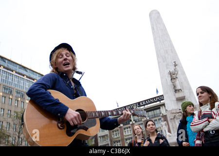 A musician entertains the crowd at Dam Square in Amsterdam Stock Photo