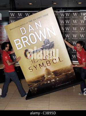 Atmosphere The long-awaited cover of the new Dan Brown novel 'The Lost Symbol' is unveiled at Waterstone's book store in Stock Photo