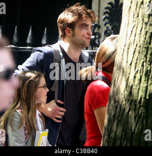 Ruby Jerins walks with Robert Pattinson covered in bruises on the set of his new film 'Remember Me' shooting on location in Stock Photo