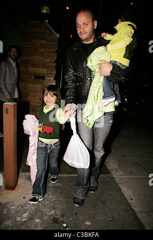 Stephen Belafonte and his family leave Sushi on Sunset Los Angeles, California - 19.12.08 Stock Photo