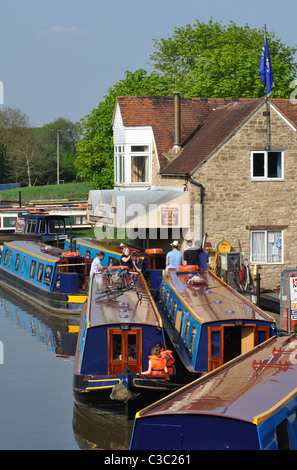 The Oxford Canal at Lower Heyford, Oxfordshire, England, UK Stock Photo