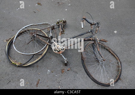 An old rusty bike abandoned in the street