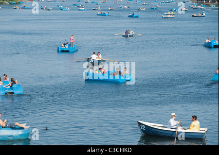 Pleasure boats on the Serpentine Lake in Hyde Park, London, England, UK. Stock Photo
