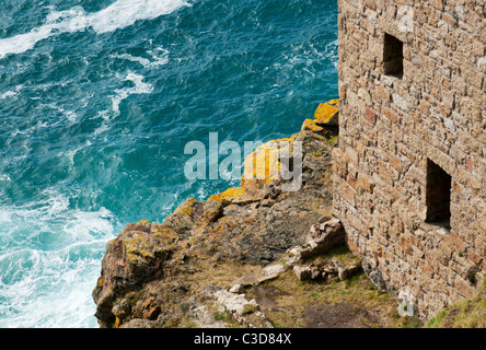 Engine house from the Crowns tin mine perched on the cliffs at Botallack, West Cornwall UK Stock Photo