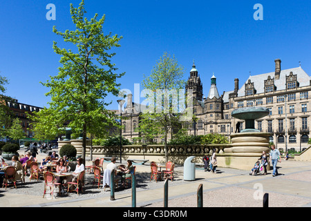 Street cafe in St Paul's Place in front of the Town Hall and Peace Gardens, Sheffield, South Yorkshire, UK Stock Photo