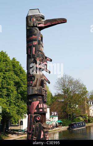 Berkhamsted Totem Pole and 'Grand Union' Canal, Hertfordshire, England, UK Stock Photo