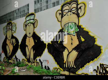 see no evil, say no evil, hear no evil, the three wise monkeys Mizaru, Kikazaru and Iwazaru, graffiti, bangkok, thailand Stock Photo