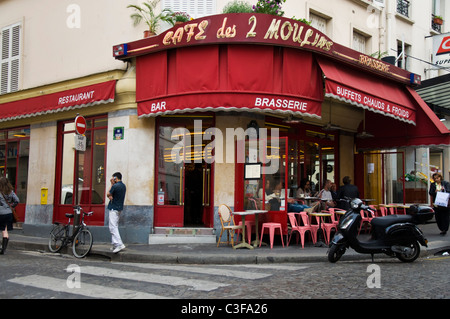 des Deux Moulins cafe bar tabac Featured in the film Amelie Rue Lepic 18e Montmartre Paris France Stock Photo