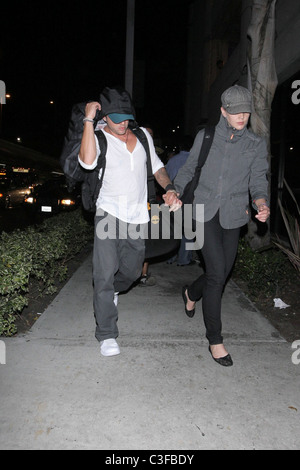 Ryan Phillippe and Abby Cornish  arrive at LAX on a flight from Toronto, surrounded by photographers. Los Angeles, California - Stock Photo