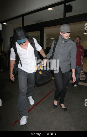 Ryan Phillippe and Abby Cornish  arrive at LAX on a flight from Toronto, surrounded by photographers. Los Angeles, California - Stock Photo