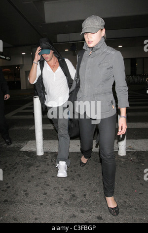 Ryan Phillippe and Abby Cornish  arrive at LAX on a flight from Toronto, surrounded by photographers. Los Angeles, California - Stock Photo