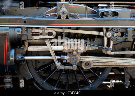 Wheel and connecting rod detail on U Class locomotive no 31806, Mid Hants Railway, Alresford, Hampshire, England, UK. Stock Photo
