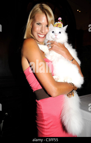 Beth Ostrosky Stern Birthday party for Matilda, The Algonquin's Resident Cat, benefiting NSALA held at The Algonquin Hotel New Stock Photo