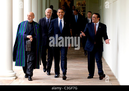 President Barack Obama (center) with Afghan President Karzai and Pakistan President Zardari walk along the Colonnade following