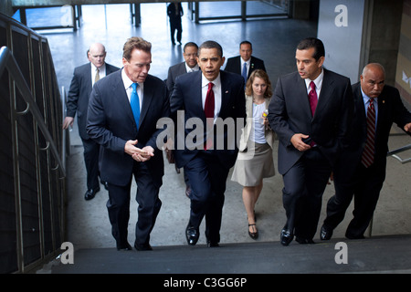 President Barack Obama  talks with Governor Arnold Schwarzenegger, and L.A. Mayor Antonio Ramon Villaraigosa prior to an event Stock Photo