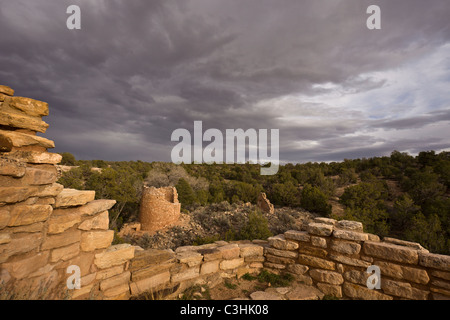 Overlooking Cutthroat Castle and towers, Cutthroat Group at Hovenweep National Monument in southern Utah, USA. Stock Photo