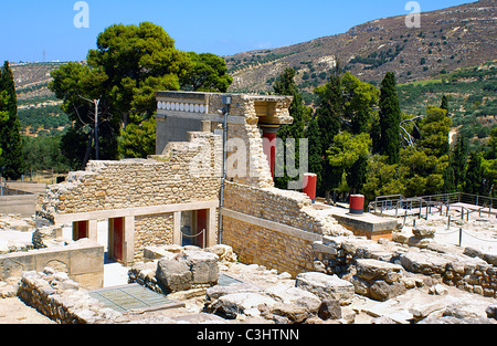 Knossos palace at Crete, Greece Knossos Palace, is the largest Bronze Age archaeological site on Crete and the ceremonial Stock Photo