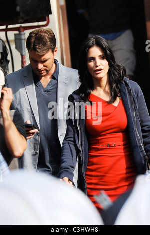 Courteney Cox Arquette And Scott Foley On The Set Of 'Cougar Town' Los ...