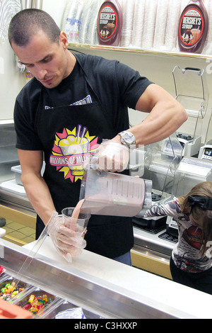 Antonio Sabato Jr. with daughter and her friends design a custom milkshake at Millions Of Milkshakes. Los Angeles, California - Stock Photo