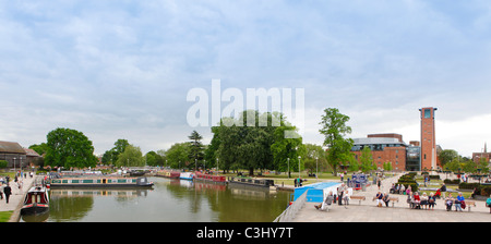 Stratford upon Avon, Warwickshire, England, UK. Bancroft Gardens and Waterside Area. RSC Theatre to right. Stock Photo