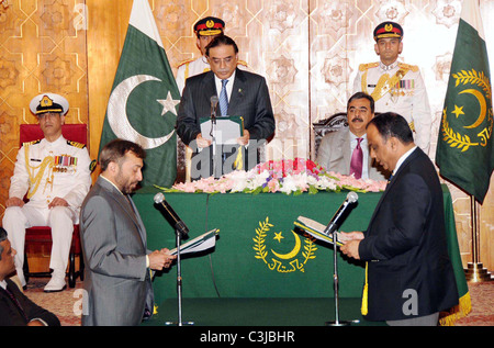 President, Asif Ali Zardari administers oath of Dr. Farooq Sattar and Senator Babar Khan Ghouri as federal ministers Stock Photo