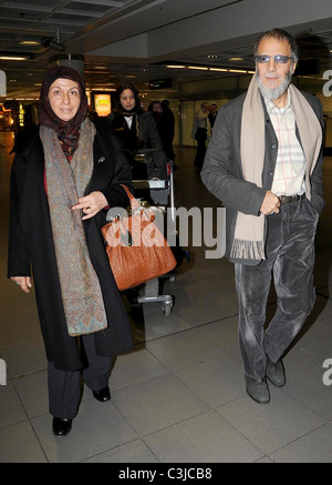 Fauzia Mubarak Ali and Yusuf Islam aka Cat Stevens Yusuf Islam arriving at Dublin Airport a day before the start of his first Stock Photo