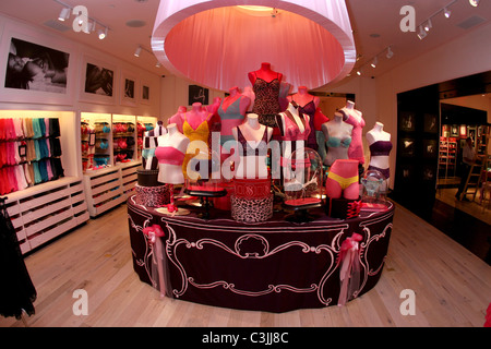 Victoria's Secret SoHo Store interior Victoria's Secret Angels share ...