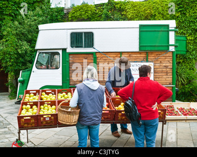 French corrugated metal Citroen Type H Van and apples market stall - sud-Touraine, France. Stock Photo