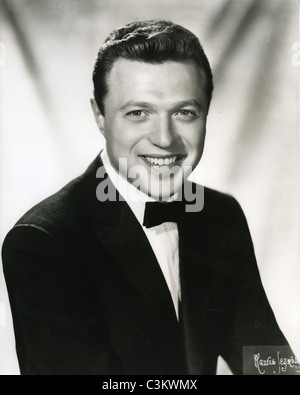 STEVE LAWRENCE US singer best known for working as a duo with his wife Eydie, here in 1964 Stock Photo