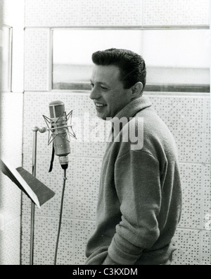 STEVE LAWRENCE US singer best known for working as a duo with his wife Eydie Stock Photo