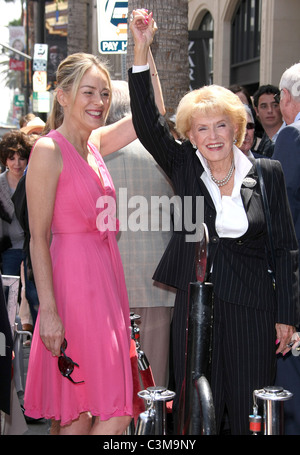 SHARON STONE JANE MORGAN JANE MORGAN HONORED WITH A STAR ON THE HOLLYWOOD WALK OF FAME HOLLYWOOD LOS ANGELES CALIFORNIA USA Stock Photo