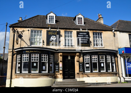 Chippenham, Wiltshire, England: The Black Horse public house in New Street Stock Photo