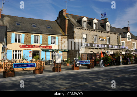 Hotel Restaurant du Vieux Chateau, Place Gilles de Bretagne, Port Le Guildo, Créhen, Côtes d'Armor province, Brittany, France Stock Photo