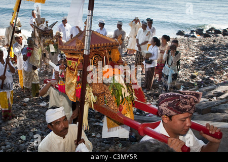 Indonesia, Island Bali, Alassari, Sea temple called Pura Ponjok Batu. Festival to honor the gods of the sea. Melasty Festival. Stock Photo