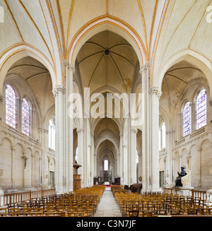 The interior of Poitiers Cathedral (Cathedrale Saint Pierre de Poitiers), Poitiers, Poitou Charentes, France Stock Photo