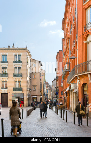 Shops on Place de la Trinite looking down Rue des Filatiers in the city centre, Toulouse, Haute Garonne, Midi Pyrenees, France Stock Photo