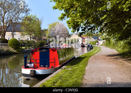 Canal boat scene on the Kennet and avon canal taken at Bradford on Avon, Wiltshire, England, uk Stock Photo