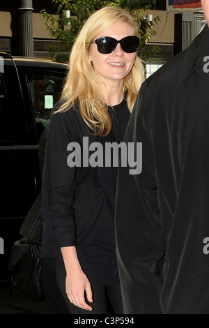 Kirsten Dunst leaving New York City Supreme Court after testifying against a man accused of stealing possessions from her New Stock Photo