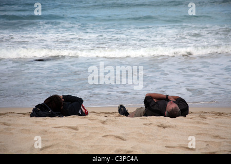 Couple relaxing on Porthmeor Beach, St Ives, Cornwall Stock Photo