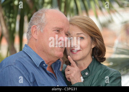 PETER LINDBERGH & CHARLOTTE RAMPLING THE LOOK PHOTOCALL CANNES FILM FESTIVAL 2011 PALAIS DES FESTIVAL CANNES FRANCE 16 May 20 Stock Photo
