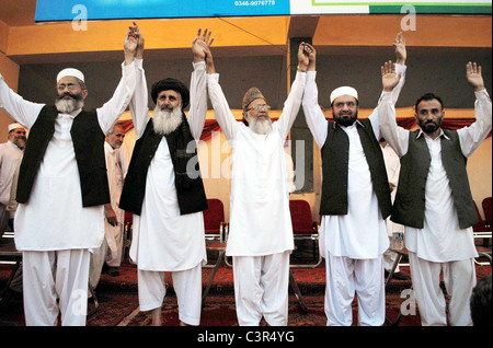 Jamat-e-Islami Ameer, Syed Munawar Hassan, Siraj-ul-Haq and other joint hands during JI convention held in Peshawar Stock Photo