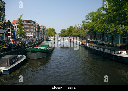 BARGES & HOUSE BOATS ON PRINSEN GRACHT CANAL AMSTERDAM HOLLAND 24 April 2011 Stock Photo