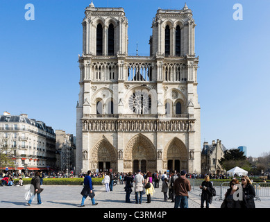 Western facade of the Cathedral of Notre Dame de Paris, Ile de la Cite, Paris, France Stock Photo