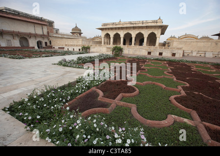 Agra fort built by Mughal emperor on the banks of the Yamuna river, Agra, Uttar Pradesh, India Stock Photo