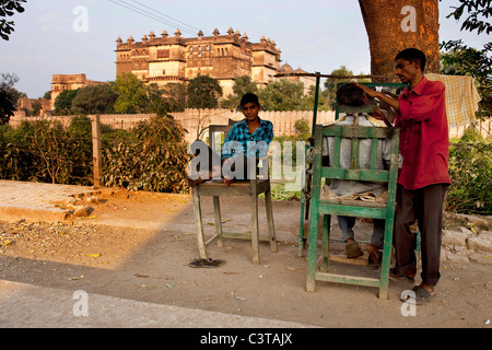 Barber's shop in Orchha, Madhya Pradesh, India, Asia Stock Photo