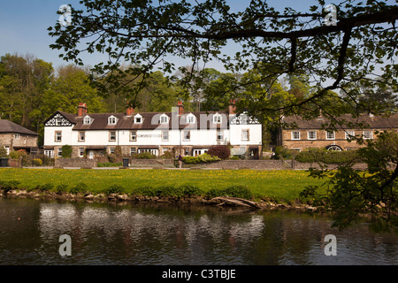 UK, Derbyshire, Peak District, Bakewell, Lumford cottages on banks of River Wye Stock Photo