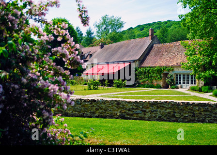 The garden of the Duke and Duchess of Windsor's country home Le Moulin de la Tuilerie in Gif sur Yvette, France Stock Photo