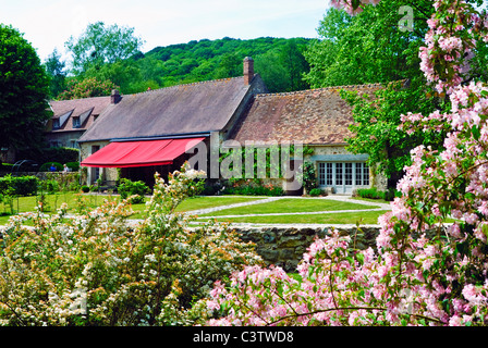 The garden of the Duke and Duchess of Windsor's country home Le Moulin de la Tuilerie in Gif sur Yvette, France Stock Photo