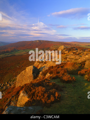 View along Baslow Edge towards Curbar Edge in Derbyshire Peak District Stock Photo