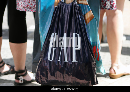 gap shopping bag